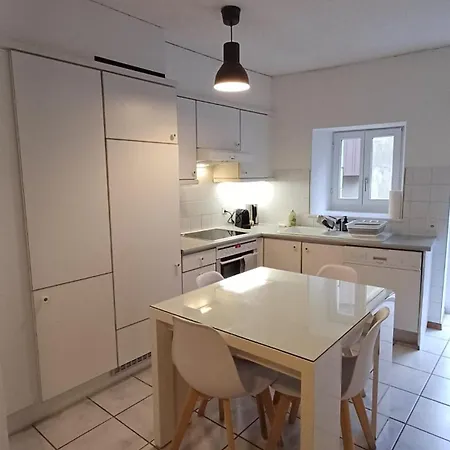 Appartement 2 Grandes Avec Balcon *